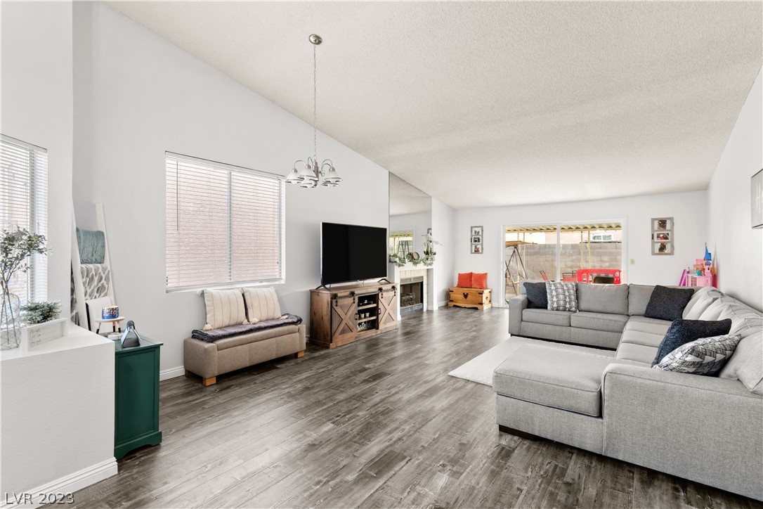 2777 Quaker Ridge Road Las Vegas, NV 89142 - Photo 5 of 32 Gallery Image 5