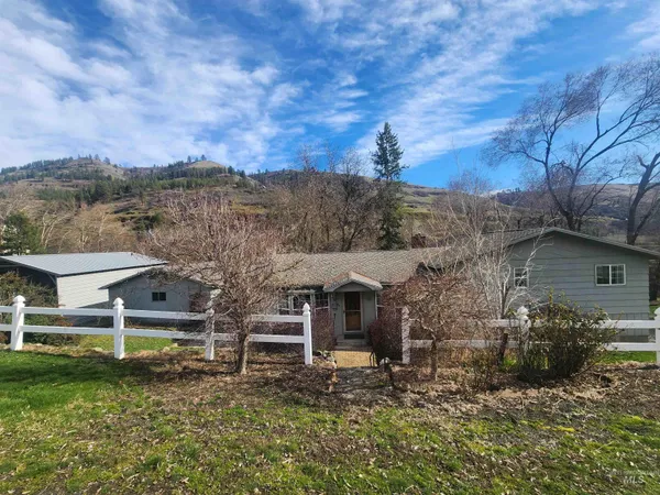 $359,900 | 196 Main Street, Juliaetta, ID 83535