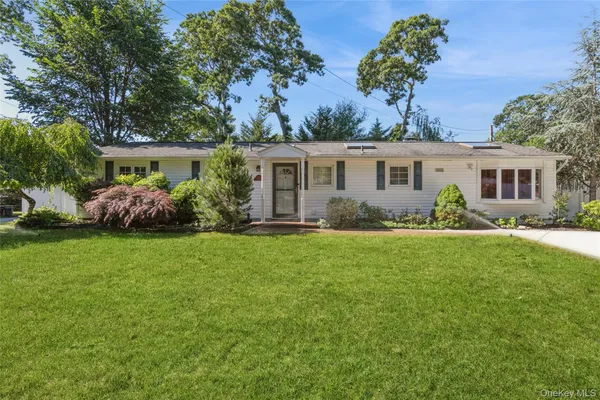 $599,999 | 26 Huxley Lane, Ronkonkoma, NY 11779