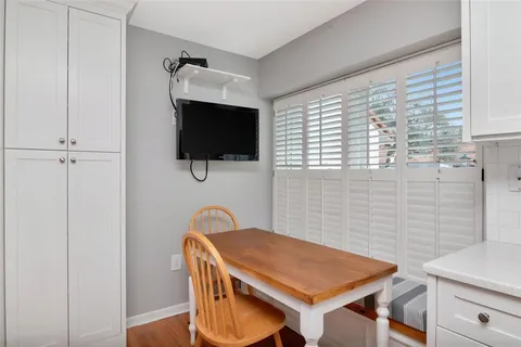 a view of a livingroom with furniture