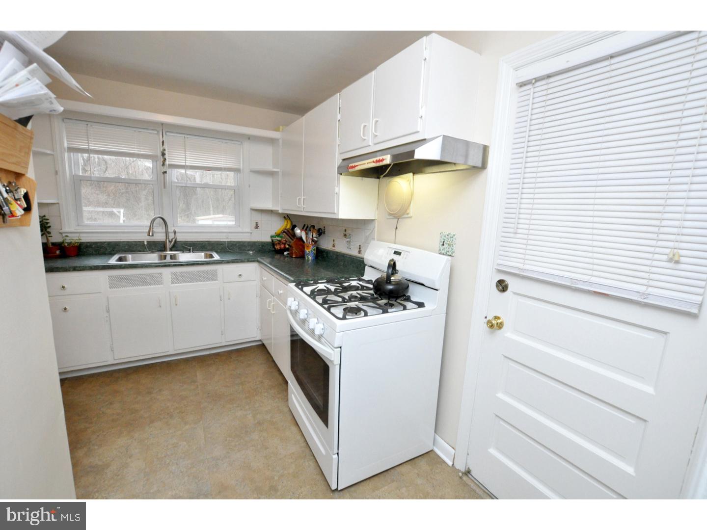 512 Klockner Road Hamilton, NJ 08619 - Photo 6 of 25 Kitchen