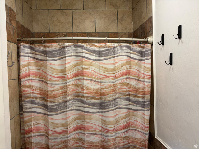 320 South State Street Preston, ID 83263 - Photo 7 of 20 Full bath with a shower with shower curtain