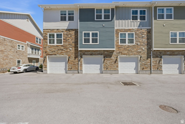 347 West Main Street, Unit 9 Santaquin, UT 84655 - Photo 28 of 28 Garage