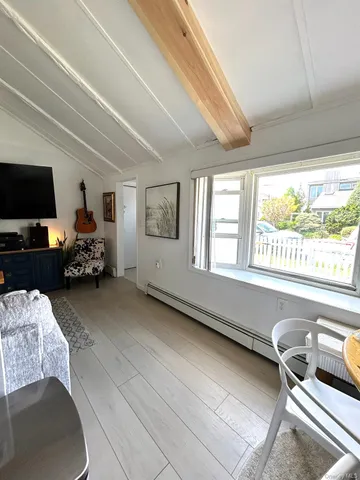 $4,500 | 800 South 6th Street, Lindenhurst, NY 11757