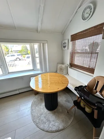 $4,500 | 800 South 6th Street, Lindenhurst, NY 11757