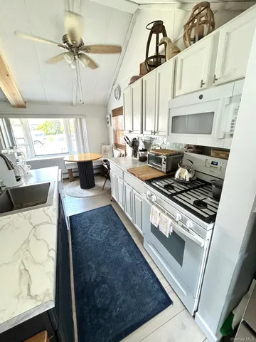 $4,500 | 800 South 6th Street, Lindenhurst, NY 11757