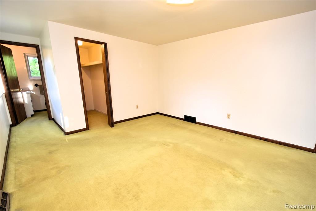 2356 Rochester Road Leonard, MI 48367 - Photo 22 of 40