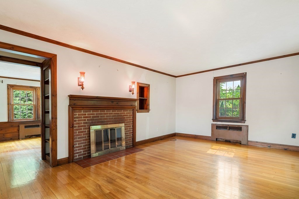 89 Barbara Road Waltham, MA 02453 - Photo 5 of 25 Gallery Image 5