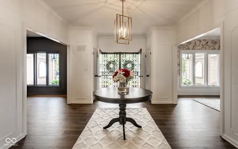 $975,000 | 9512 Holliday Circle, Indianapolis, IN 46260