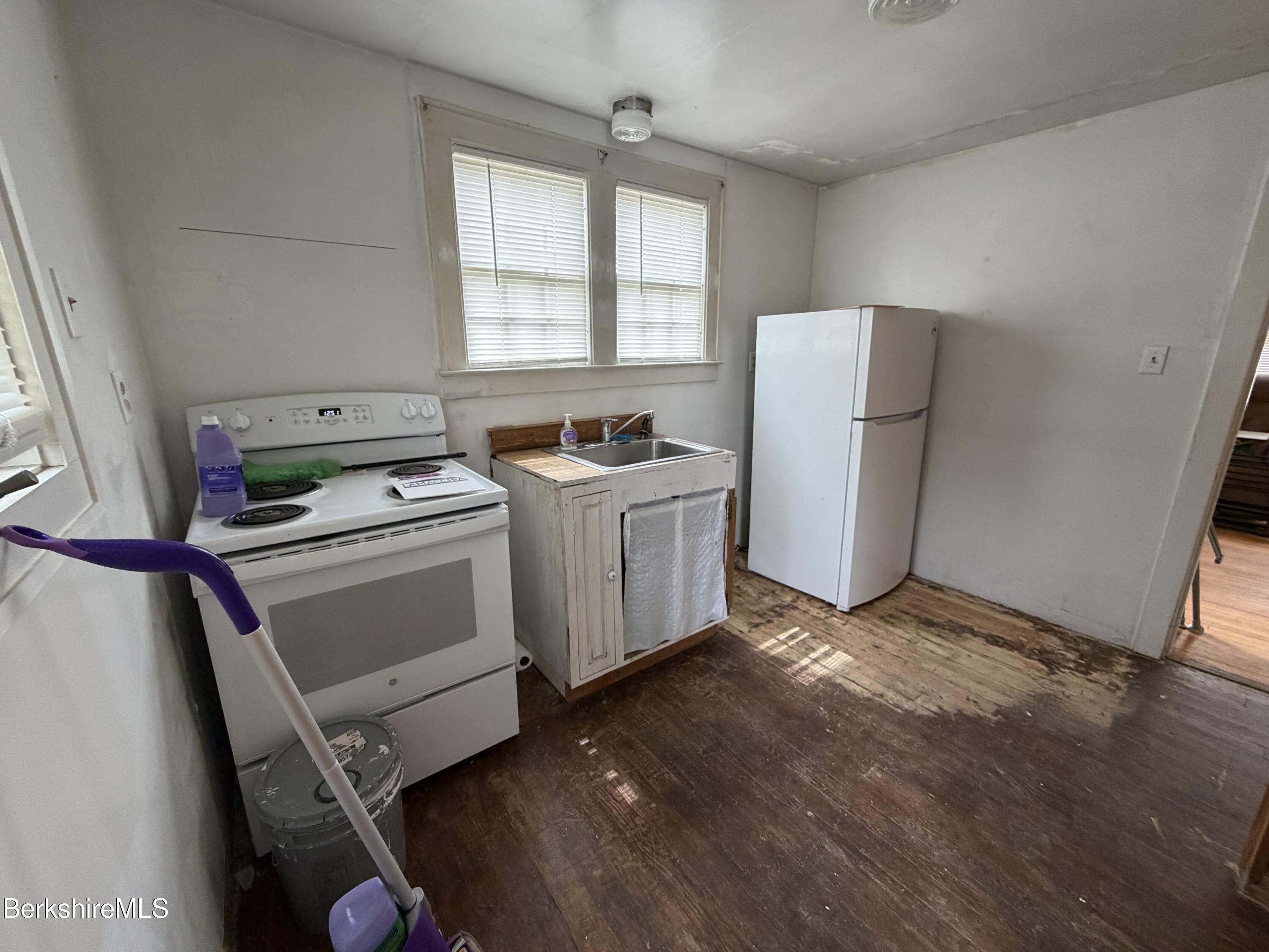 19 Upland Road Pittsfield, MA 01201 - Photo 8 of 23 IMG_0666
