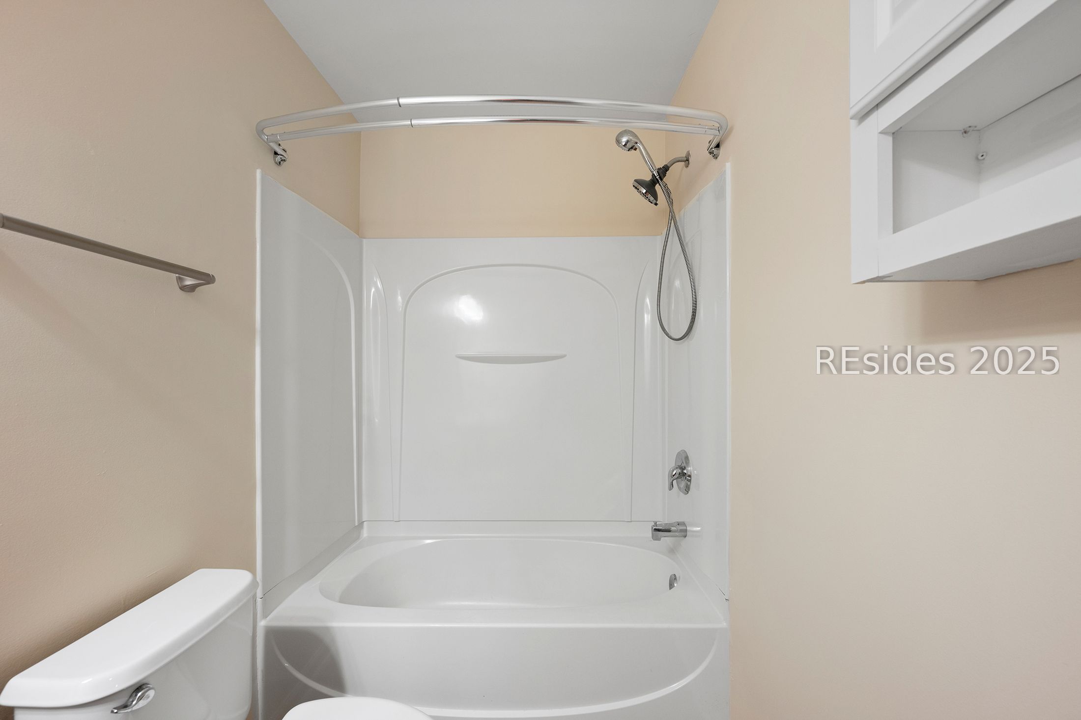 307 East Avenue Bluffton, SC 29910 - Photo 30 of 36 2nd Floor bath