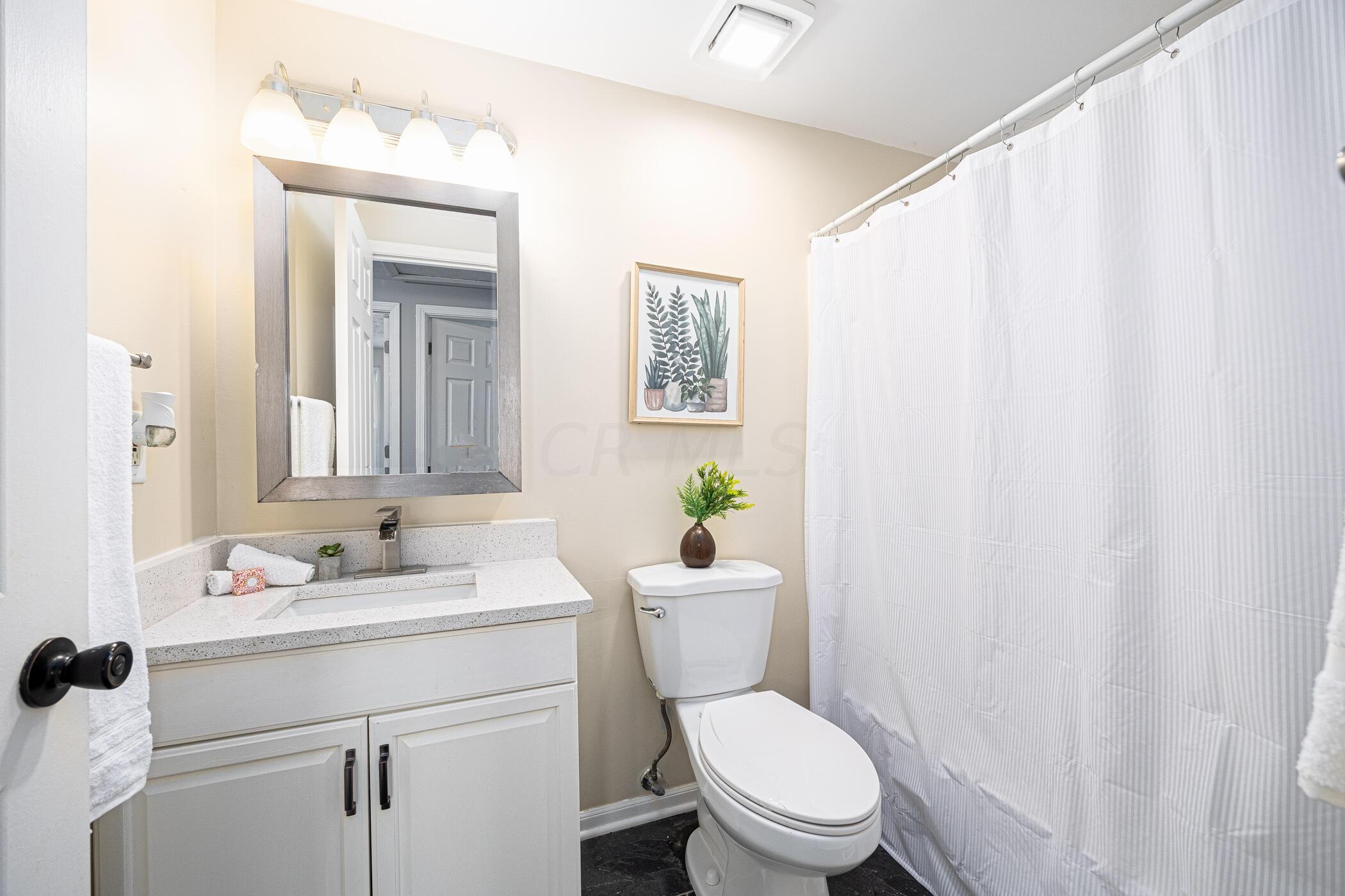 11621 Milnor Road Pickerington, OH 43147 - Photo 26 of 50 Full bathroom.