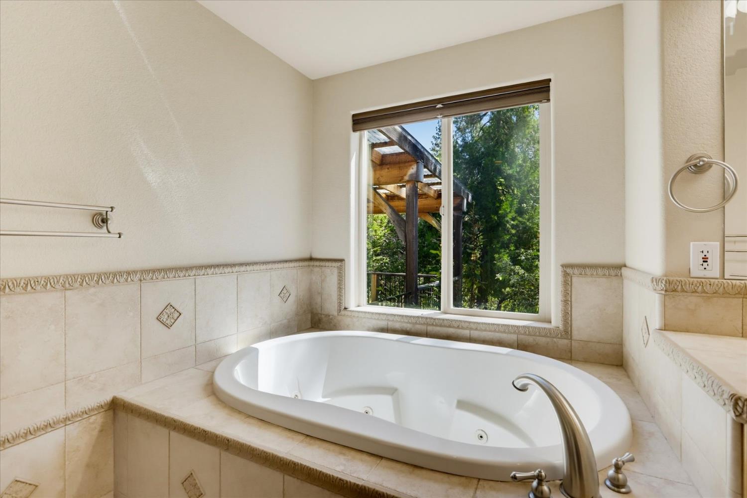 665 Gladycon Road Colfax, CA 95713 - Photo 45 of 57 Sunken Bath tub in Primary bathroom