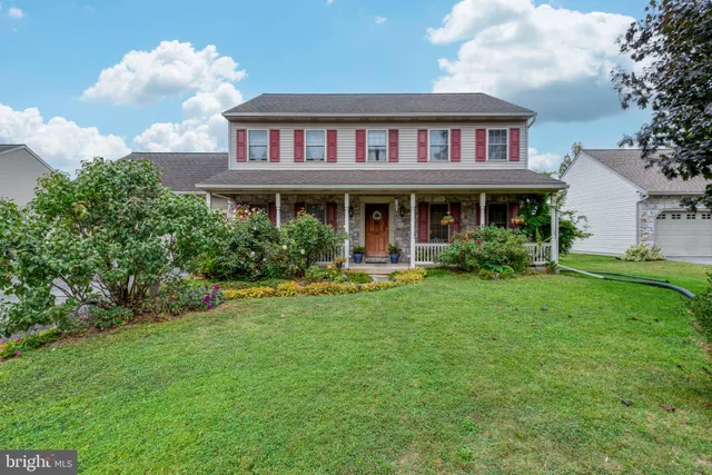 $420,000 | 323 Enterprise Drive, Bird-in-Hand, PA 17505