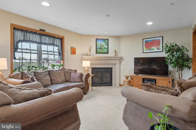 $420,000 | 323 Enterprise Drive, Bird-in-Hand, PA 17505