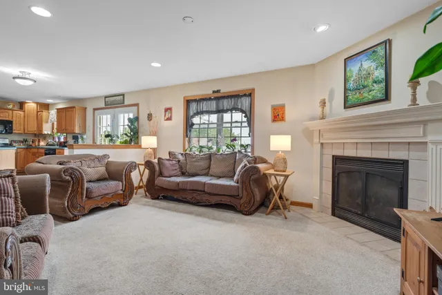 $420,000 | 323 Enterprise Drive, Bird-in-Hand, PA 17505