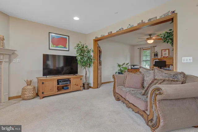 $420,000 | 323 Enterprise Drive, Bird-in-Hand, PA 17505