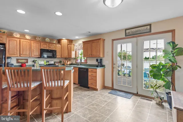 $420,000 | 323 Enterprise Drive, Bird-in-Hand, PA 17505