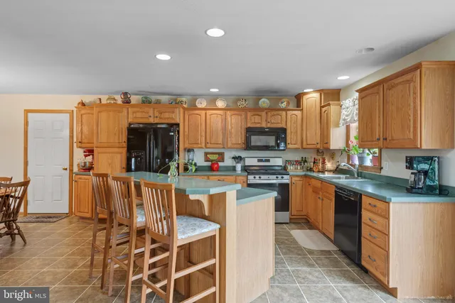 $420,000 | 323 Enterprise Drive, Bird-in-Hand, PA 17505