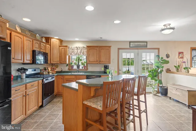 $420,000 | 323 Enterprise Drive, Bird-in-Hand, PA 17505