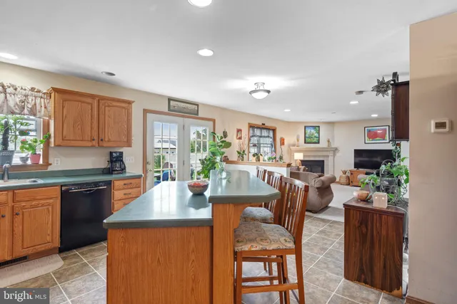 $420,000 | 323 Enterprise Drive, Bird-in-Hand, PA 17505