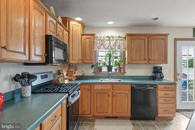 $420,000 | 323 Enterprise Drive, Bird-in-Hand, PA 17505