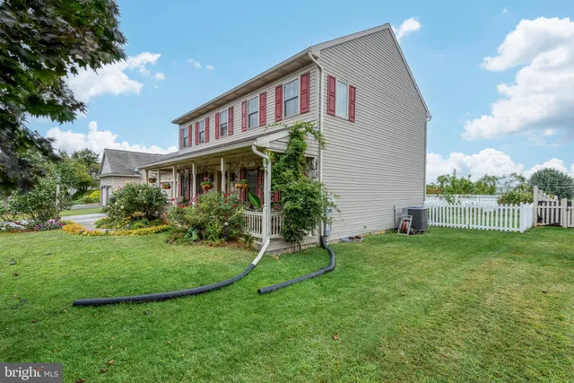 $420,000 | 323 Enterprise Drive, Bird-in-Hand, PA 17505