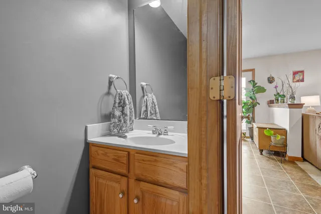 $420,000 | 323 Enterprise Drive, Bird-in-Hand, PA 17505