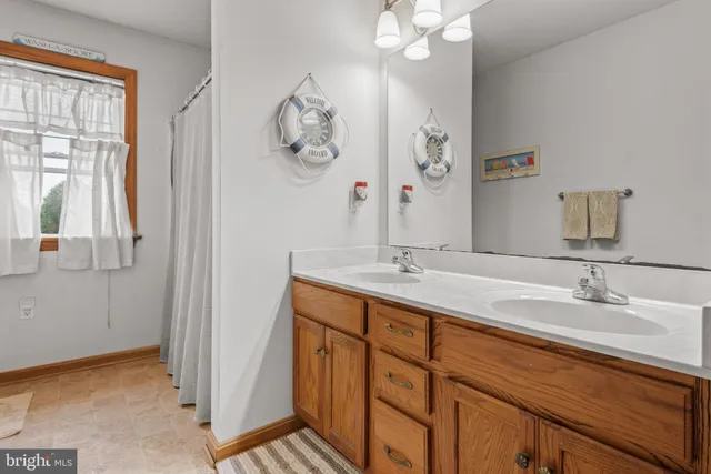 $420,000 | 323 Enterprise Drive, Bird-in-Hand, PA 17505