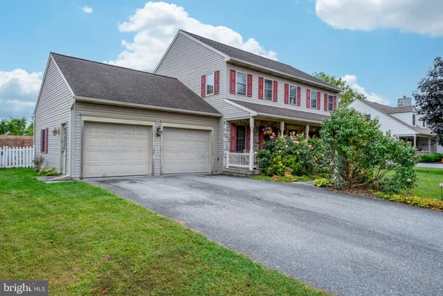 $420,000 | 323 Enterprise Drive, Bird-in-Hand, PA 17505