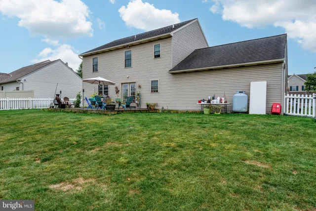 $420,000 | 323 Enterprise Drive, Bird-in-Hand, PA 17505