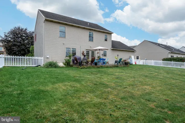 $420,000 | 323 Enterprise Drive, Bird-in-Hand, PA 17505
