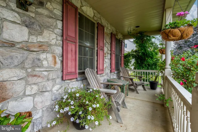 $420,000 | 323 Enterprise Drive, Bird-in-Hand, PA 17505