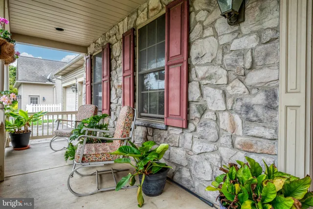 $420,000 | 323 Enterprise Drive, Bird-in-Hand, PA 17505