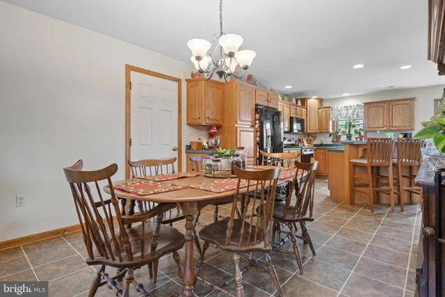 $420,000 | 323 Enterprise Drive, Bird-in-Hand, PA 17505