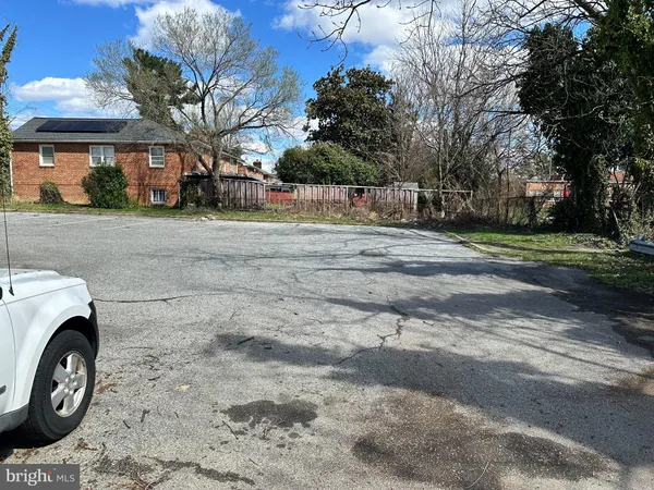 $1,900 | 2627 Colebrooke Drive, Unit 31, Temple Hills, MD 20748