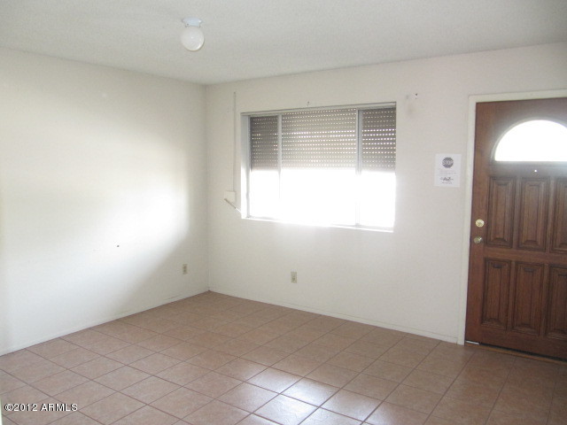 807 West Thomas Road Phoenix, AZ 85013 - Photo 4 of 20 living room