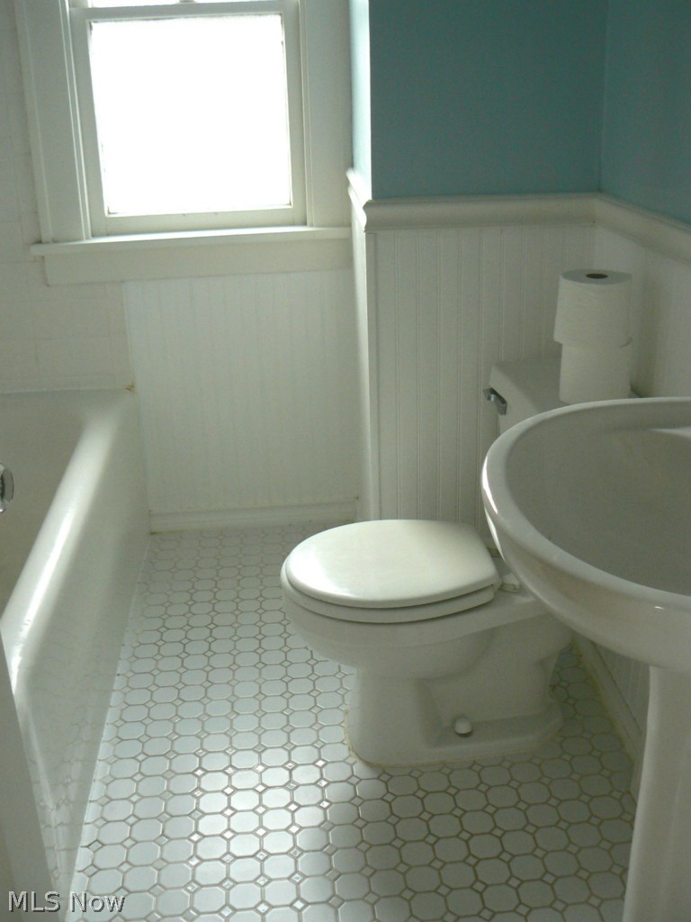 1140 Quilliams Road Cleveland, OH 44121 - Photo 7 of 11