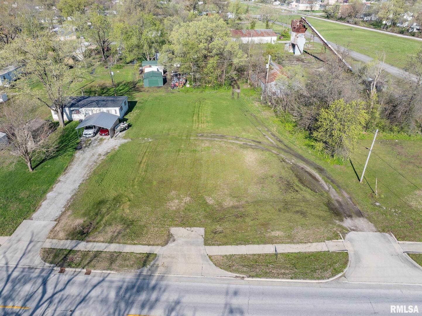 0 South Mine Street Sandoval, IL 62882 - Photo 2 of 10 a view of a garden