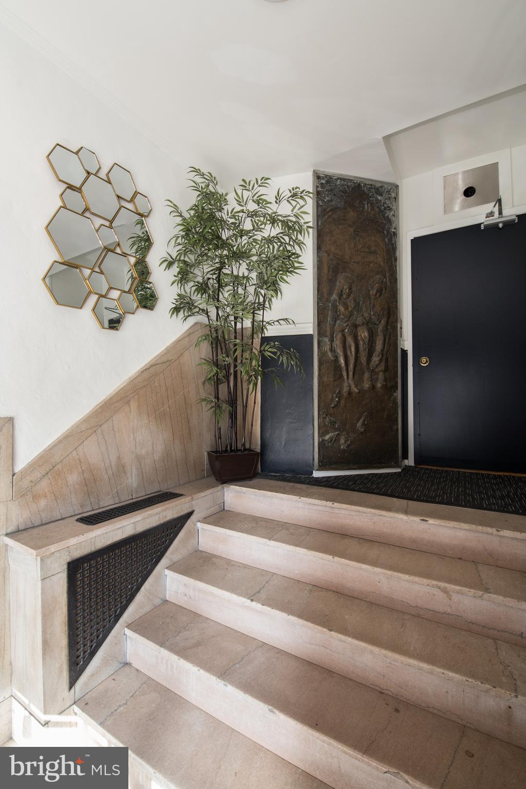 319 South 10th Street, Unit 335 Philadelphia, PA 19107 - Photo 2 of 13 Entry Lobby