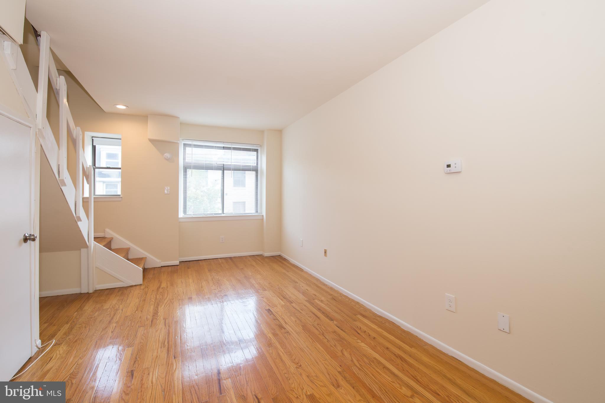 319 South 10th Street, Unit 335 Philadelphia, PA 19107 - Photo 7 of 13 Living Area
