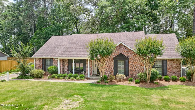 $324,999 | 697 Country Pl Drive, Pearl, MS 39208