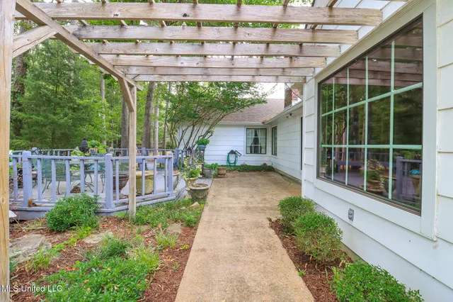 $324,999 | 697 Country Pl Drive, Pearl, MS 39208