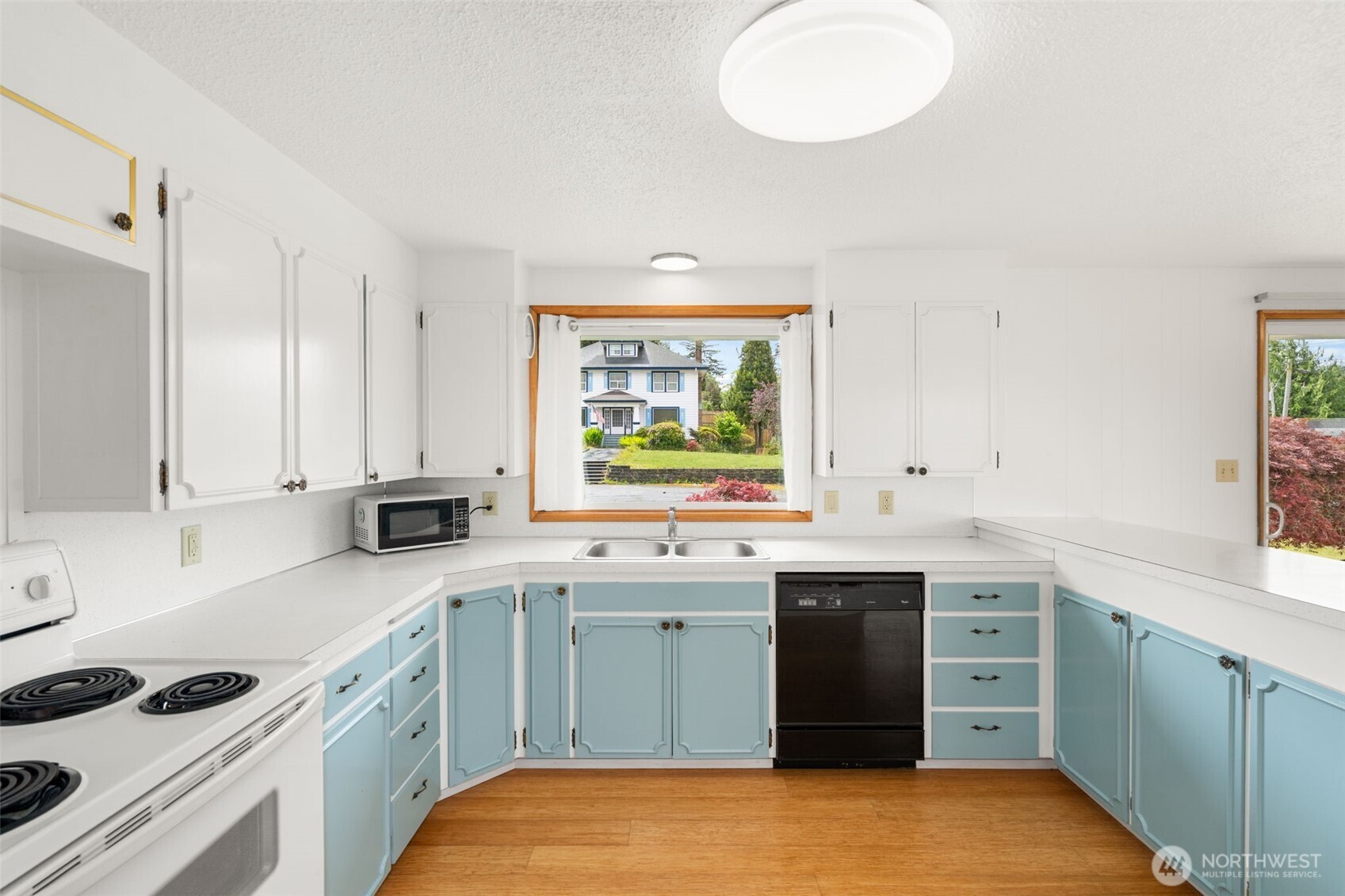 209 Harrison Street North Raymond, WA 98577 - Photo 11 of 35