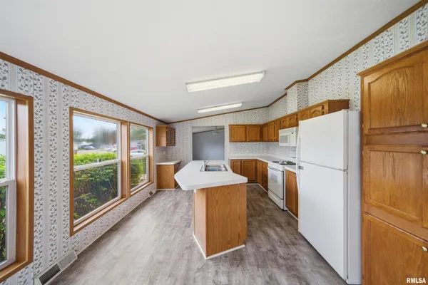 $39,900 | 701 Fischer Road, Unit 230, Creve Coeur, IL 61610