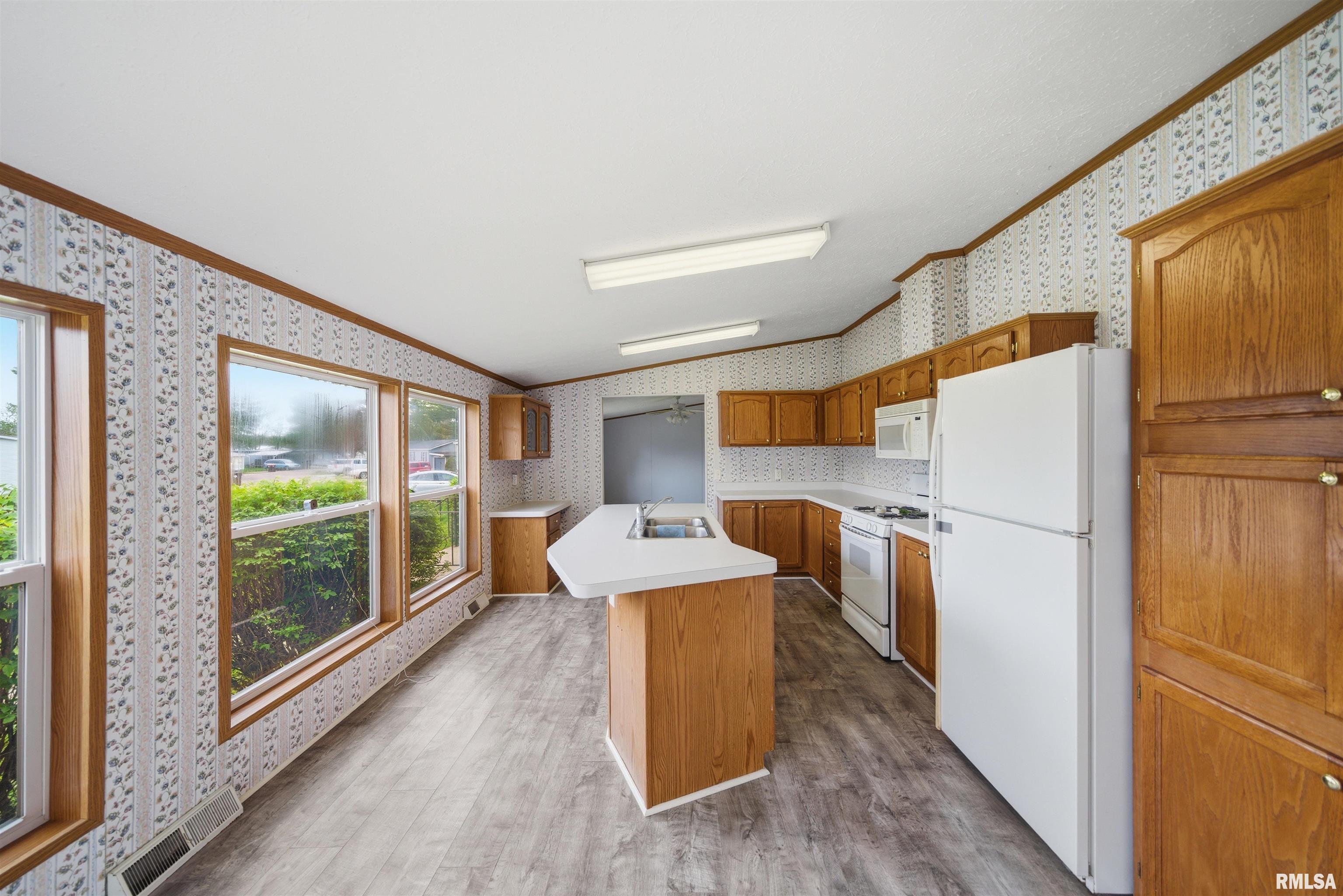 701 Fischer Road, Unit 230 Creve Coeur, IL 61610 - Photo 11 of 35