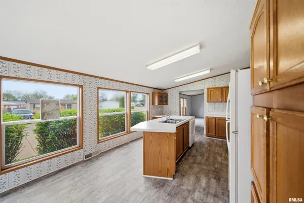 $39,900 | 701 Fischer Road, Unit 230, Creve Coeur, IL 61610