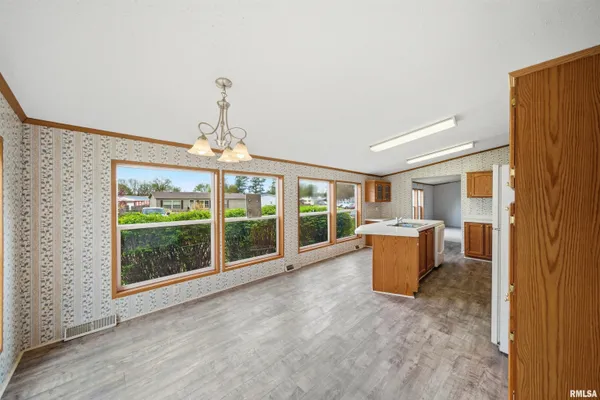 $39,900 | 701 Fischer Road, Unit 230, Creve Coeur, IL 61610