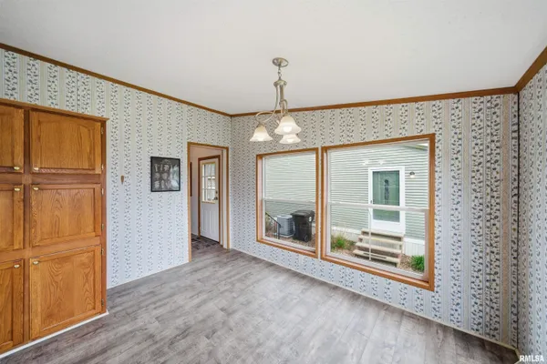 $39,900 | 701 Fischer Road, Unit 230, Creve Coeur, IL 61610