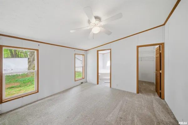 $39,900 | 701 Fischer Road, Unit 230, Creve Coeur, IL 61610